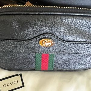 GUCCI Black Leather phone belt bag